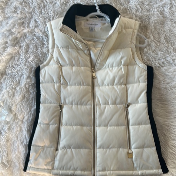 Calvin Klein Cream Puffer Vest Size XS contrasting Black Sides - Picture 11 of 12